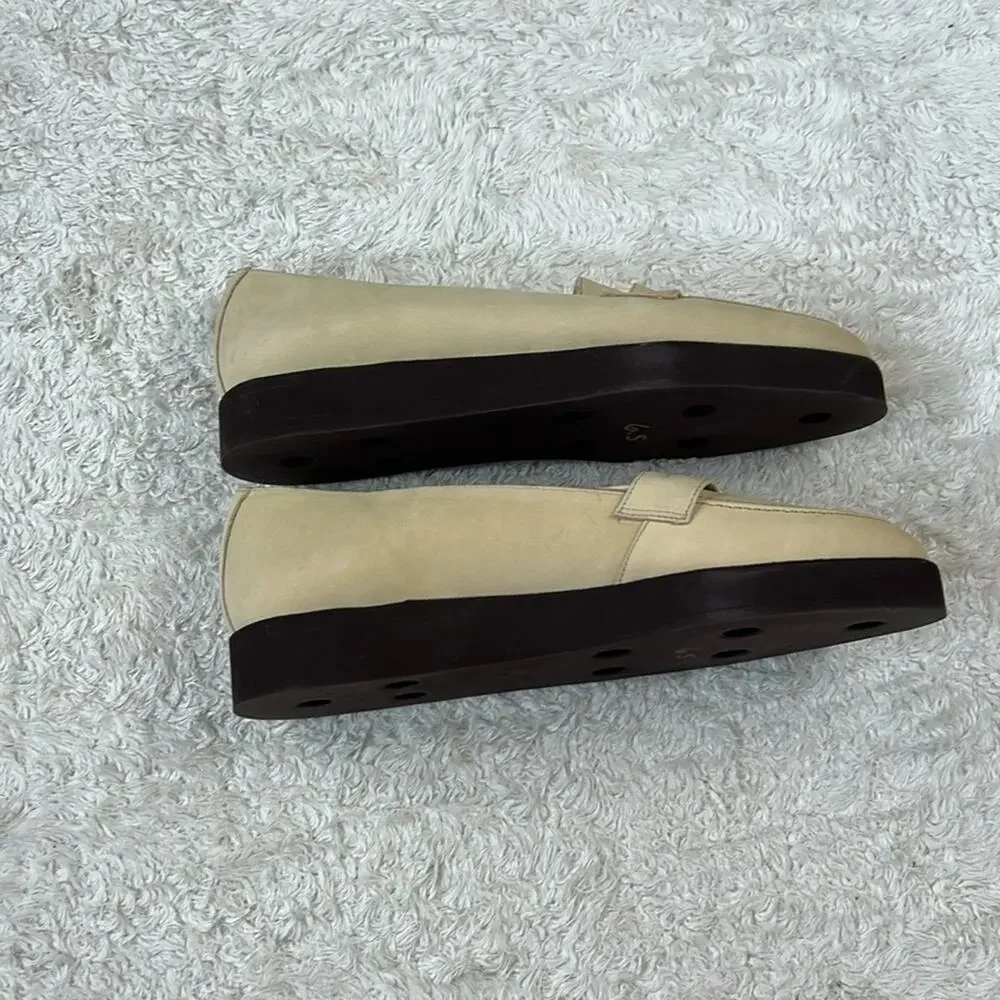 Andre Assous featherweight loafers in‎ cream, size 6.5 narrow